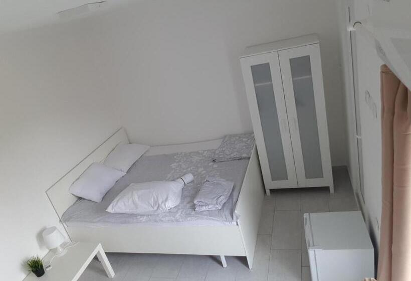 استودیوی استاندارد با چشم‌انداز دریا, In Villa Guesthouse