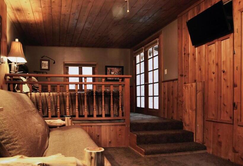 سوئیت با تخت بزرگ, Silver Pines Lodge