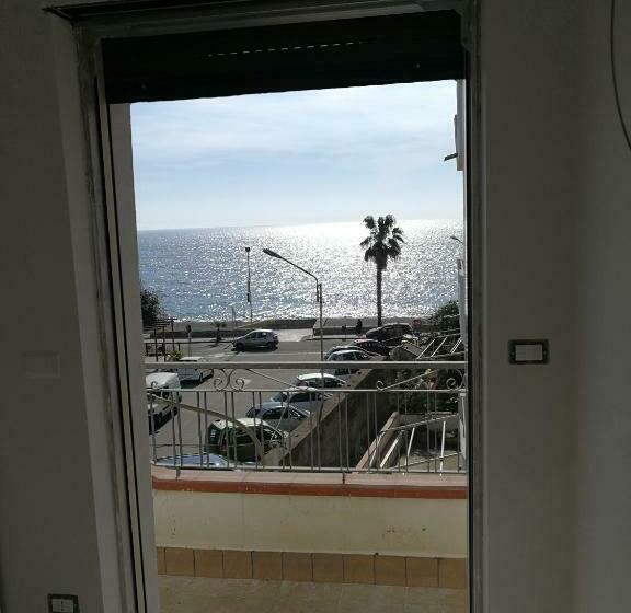 اتاق استاندارد با چشم‌انداز دریا, La Finestra Sul Mare