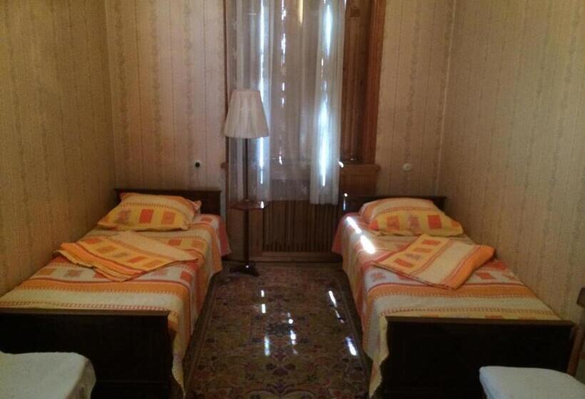 اتاق اکونومی, Guest House Deda Lali