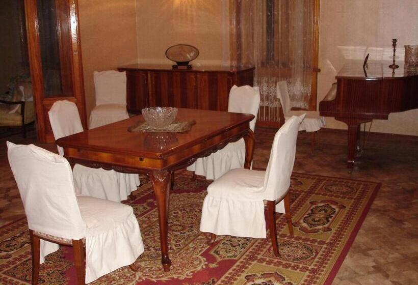 اتاق اکونومی, Guest House Deda Lali