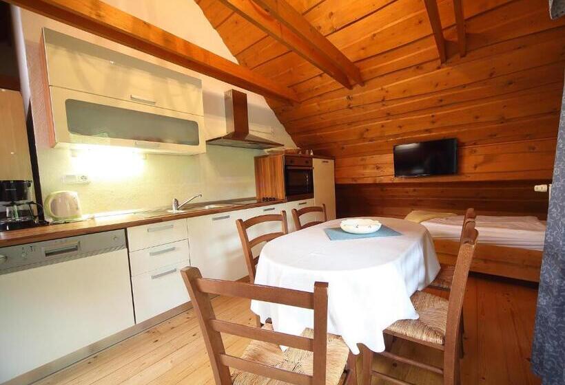 1 Bedroom Penthouse Apartment, Vila Edelweiss Rooms&app Kranjska Gora