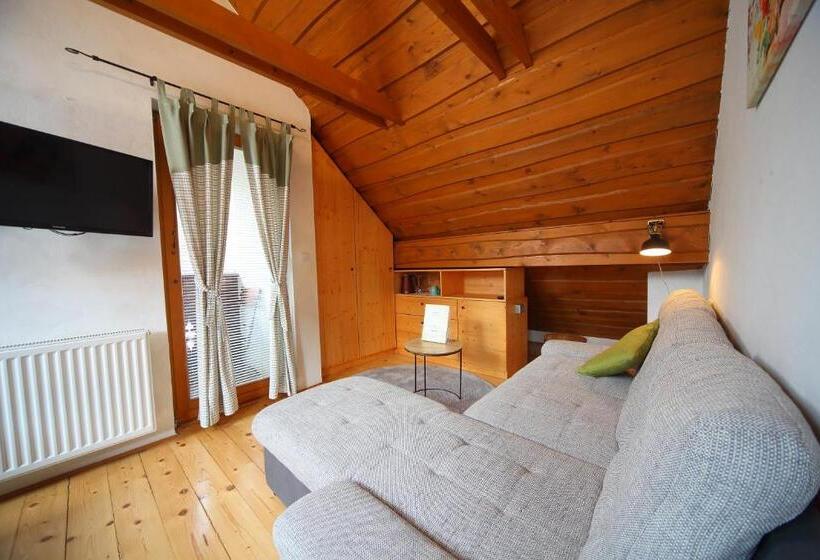 اتاق لوکس با بالکن, Vila Edelweiss Rooms&app Kranjska Gora