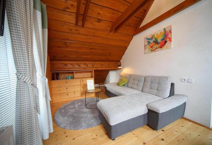 اتاق لوکس با بالکن, Vila Edelweiss Rooms&app Kranjska Gora