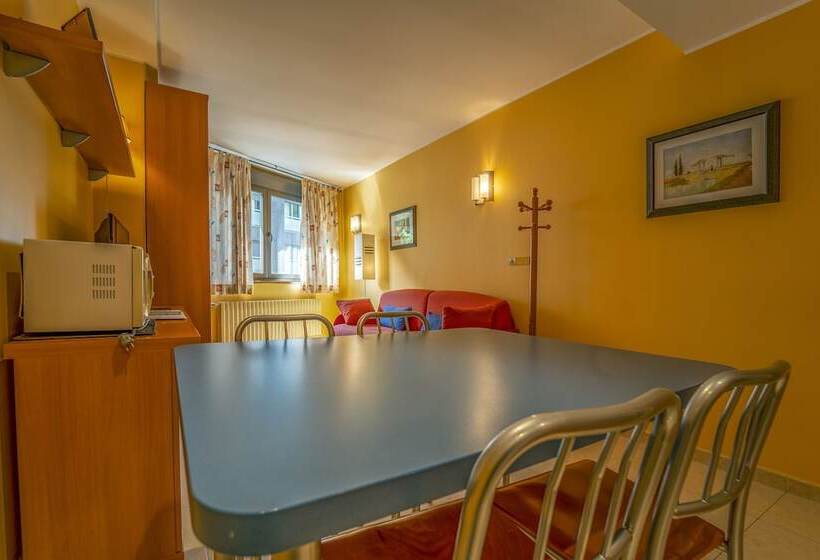 Standard Studio, Apartaments Del Meligar