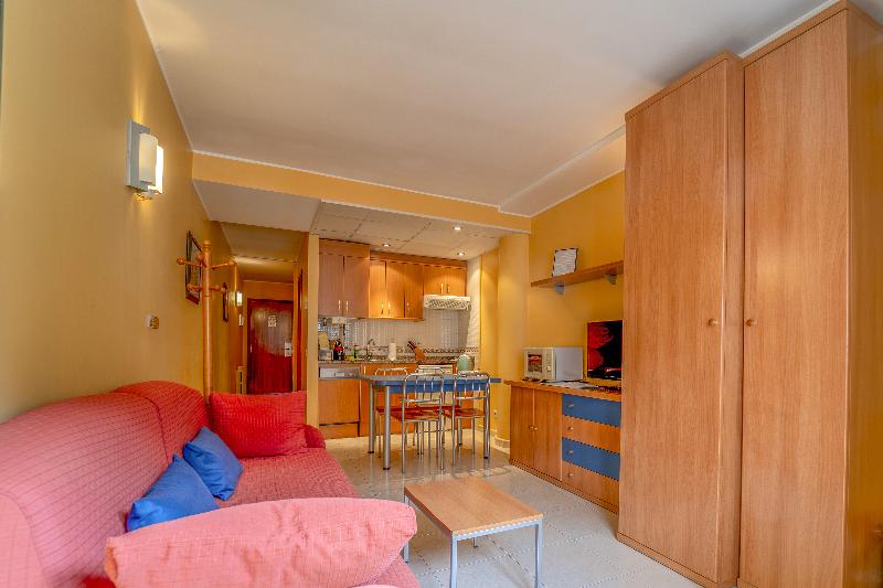 استودیوی استاندارد, Apartaments Del Meligar