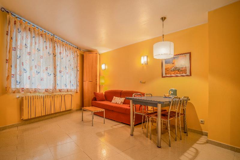 استودیوی استاندارد, Apartaments Del Meligar