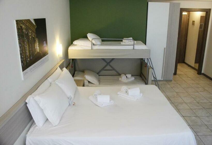 اتاق استاندارد چهار تخته, Best Quality Hotel Politecnico