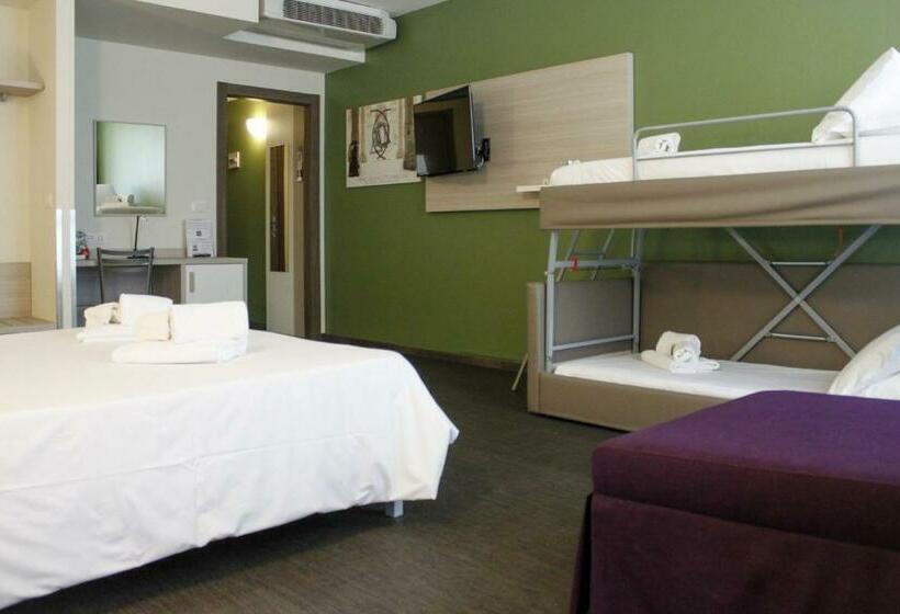 اتاق استاندارد چهار تخته, Best Quality Hotel Politecnico
