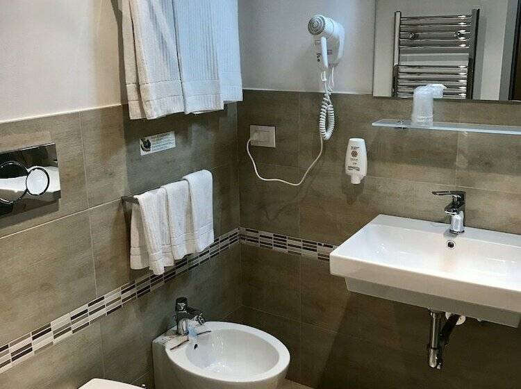 اتاق استاندارد چهار تخته, Best Quality Hotel Politecnico
