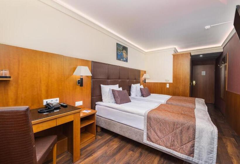 스탠다드 룸, Carlton Hotel Buda Castle