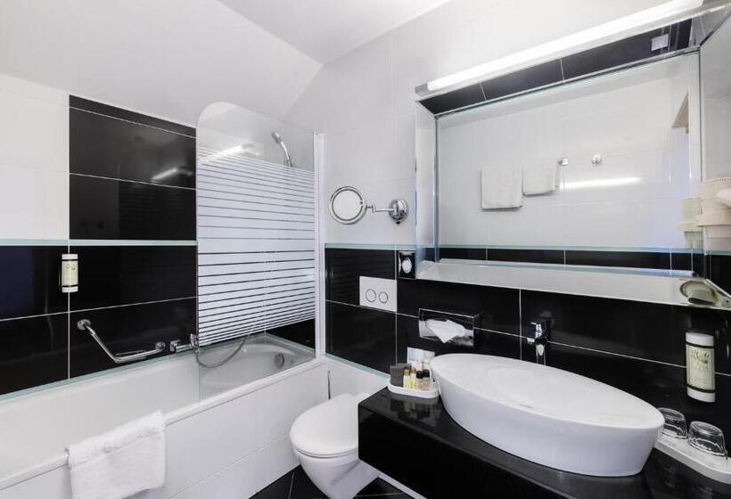 수피리어 룸, Carlton Hotel Buda Castle