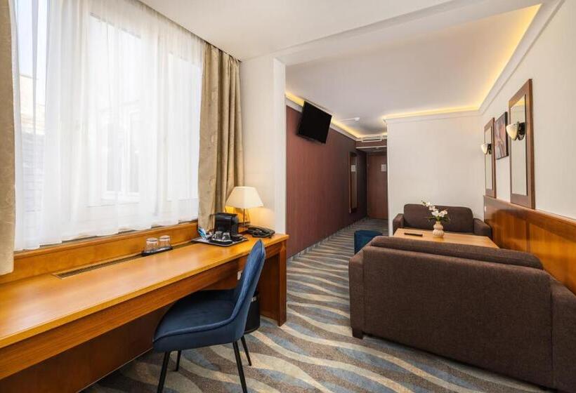 발코니 디럭스 룸, Carlton Hotel Buda Castle