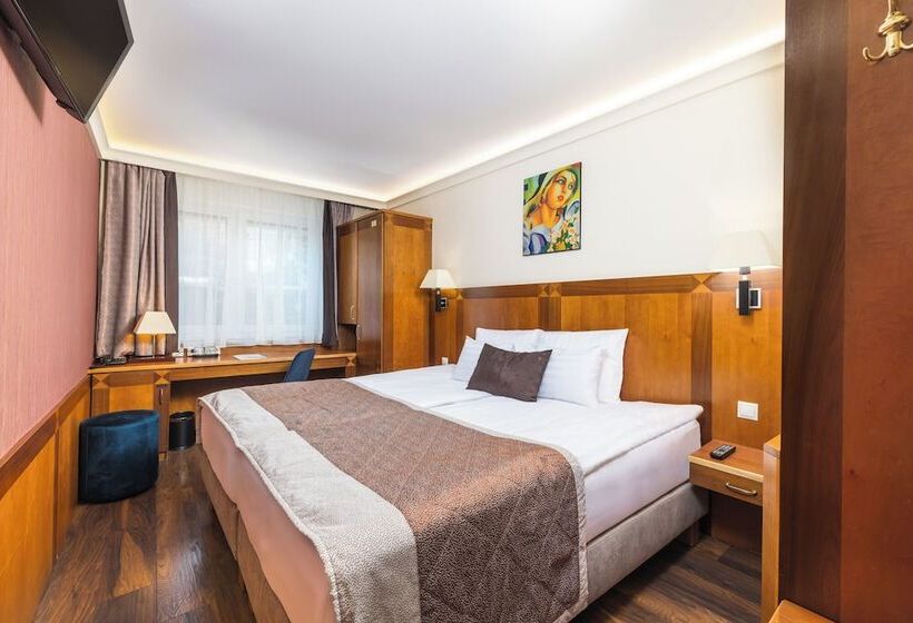 스탠다드 룸, Carlton Hotel Buda Castle