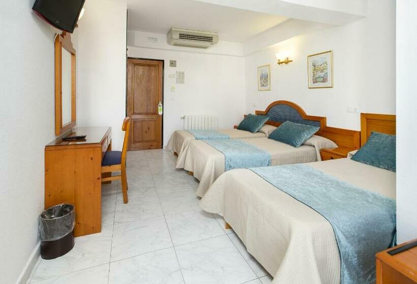 Chambre Triple Standard, Hostal Mari