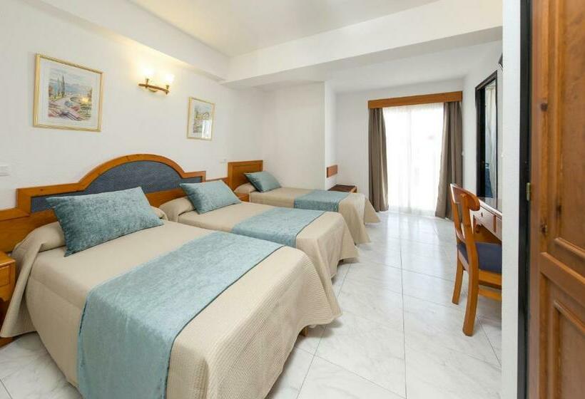 Chambre Triple Standard, Hostal Mari