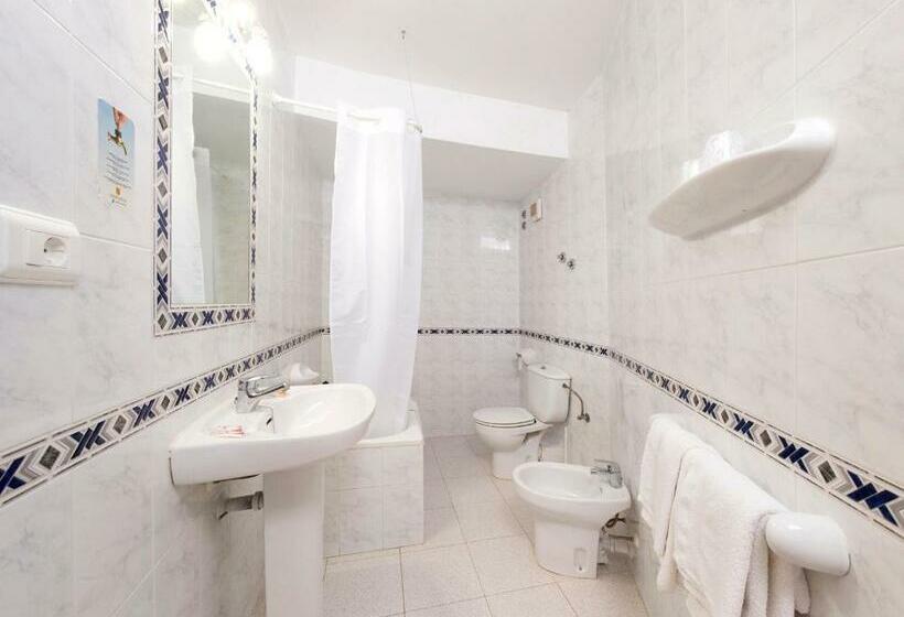 اتاق استاندارد یک نفره, Hostal Mari