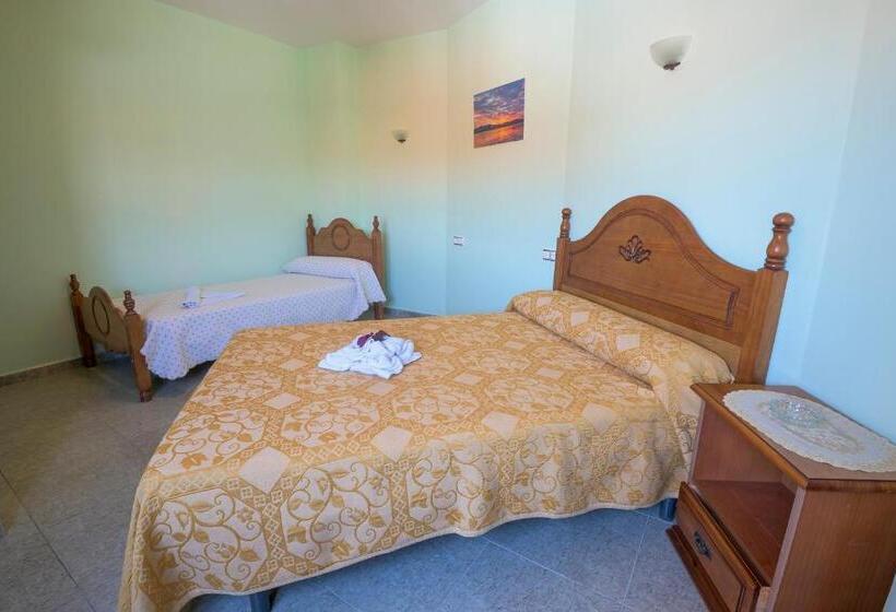 اتاق استاندارد سه نفره, Hostal O Camouco