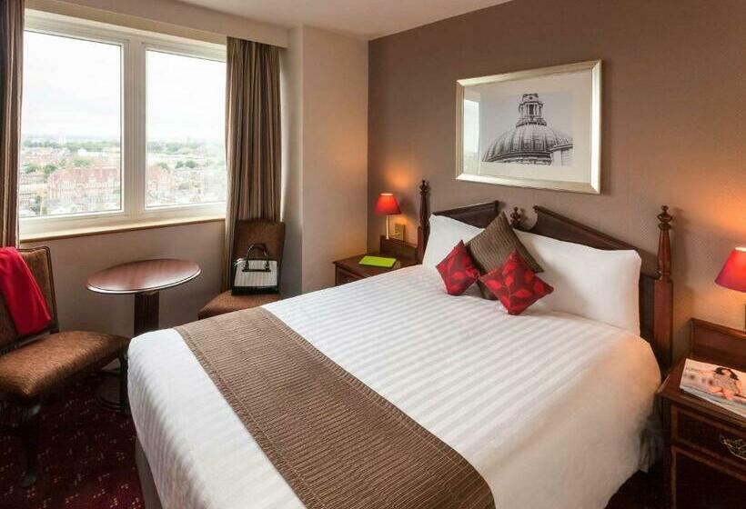 Standard Room, Ibis London Earls Court