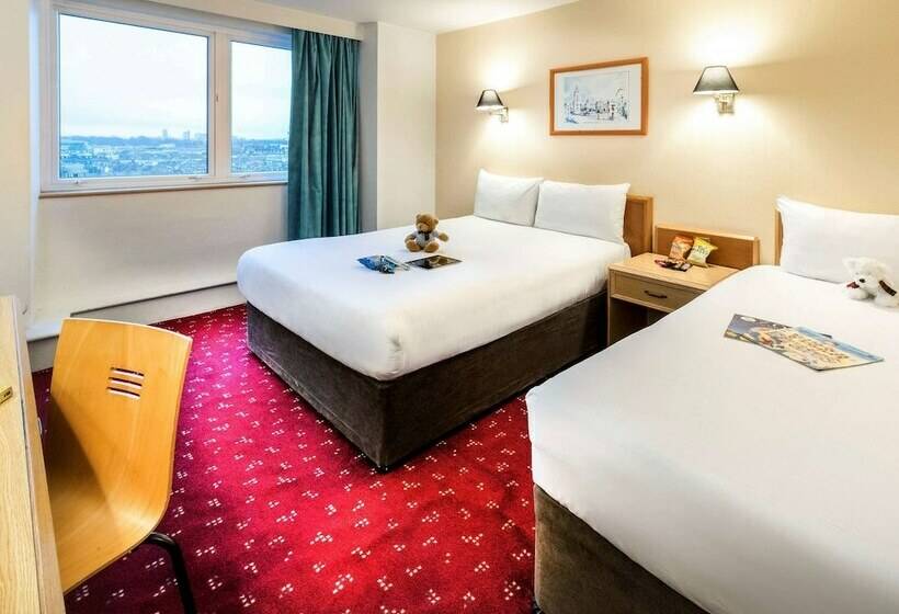 Standard Room, Ibis London Earls Court