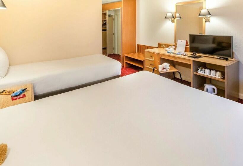 Standard Room, Ibis London Earls Court