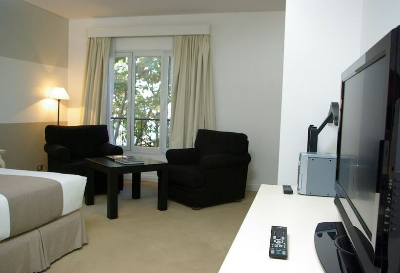 エクゼクティブワンルーム, Loi Suites Recoleta