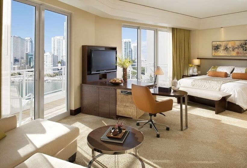 Junior Suite Adapted for people with reduced mobility, Mandarin Oriental Miami