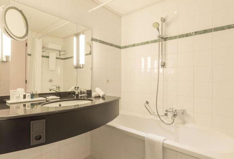 Apartament z 1 Połączoną Sypialnią, Radisson Blu  Amsterdam Airport