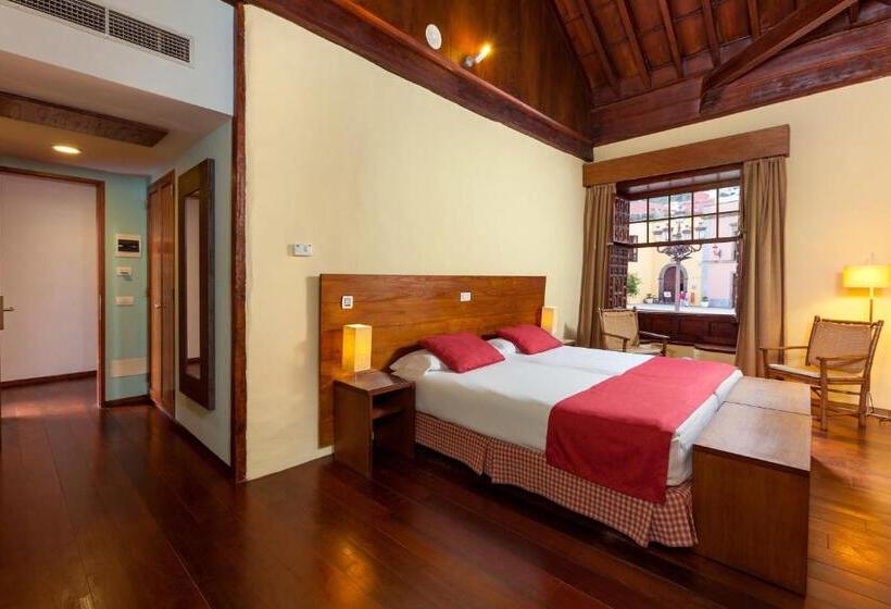 سوییت جونیور, Livvo La Quinta Roja