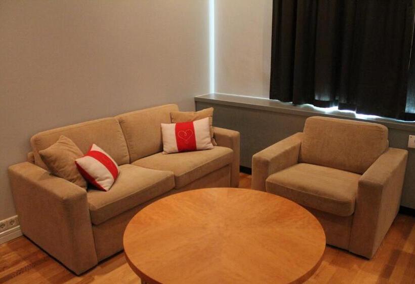 سوییت جونیور, Santa S Hotel Santa Claus