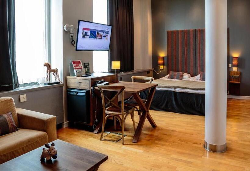 سوییت جونیور, Santa S Hotel Santa Claus