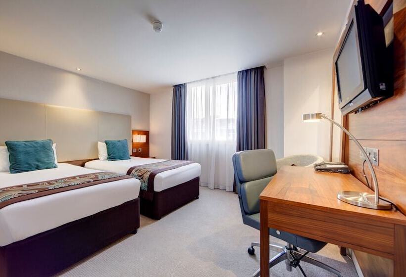 Standard Room, Thistle London Hyde Park Kensington Gardens