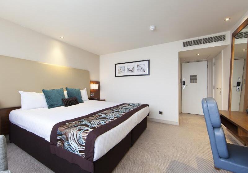 اتاق لوکس با تخت بزرگ, Thistle London Hyde Park Kensington Gardens