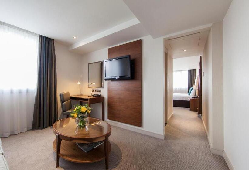 سوئیت جونیور با چشم‌انداز باغ, Thistle London Hyde Park Kensington Gardens