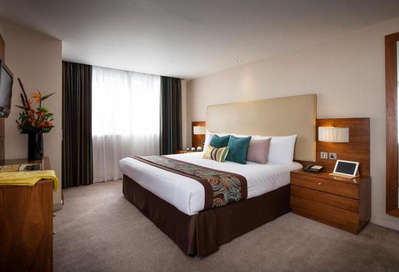 سوئیت جونیور با چشم‌انداز باغ, Thistle London Hyde Park Kensington Gardens