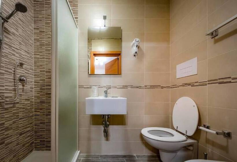 اتاق استاندارد یک نفره, Trieste