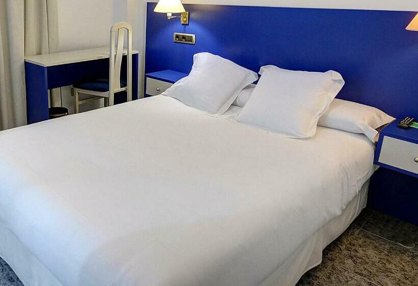 اتاق کلاسیک سه تخته, Vila Real Azul