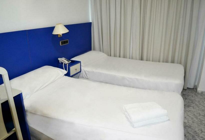 اتاق کلاسیک سه تخته, Vila Real Azul