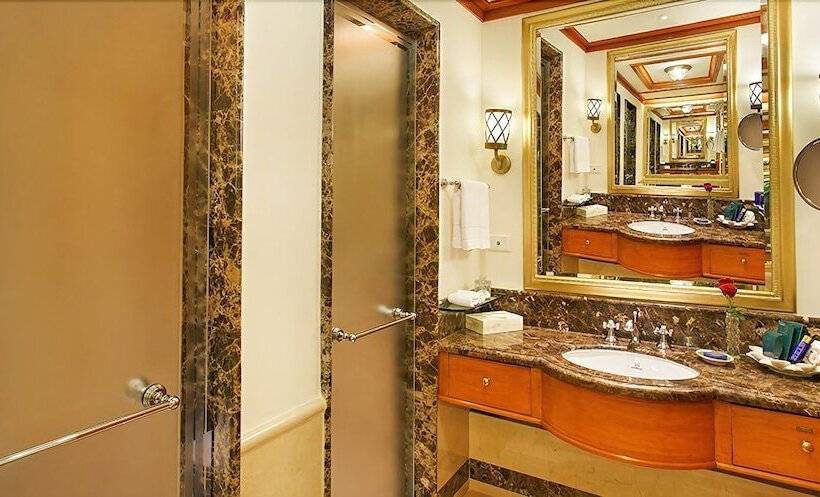 اتاق لوکس با چشم‌انداز باغ, Wildflower Hall, An Oberoi Resort, Shimla