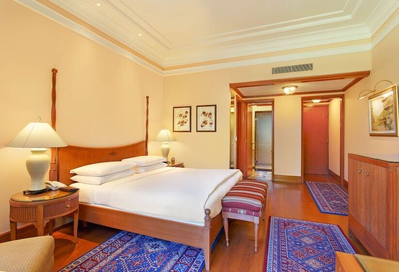 اتاق لوکس با چشم‌انداز باغ, Wildflower Hall, An Oberoi Resort, Shimla