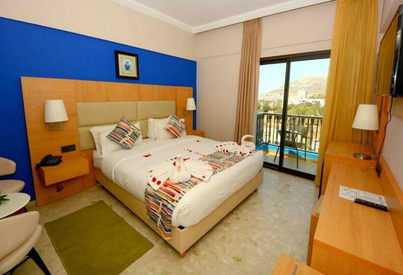 سوییت, Oasis Hotel & Spa