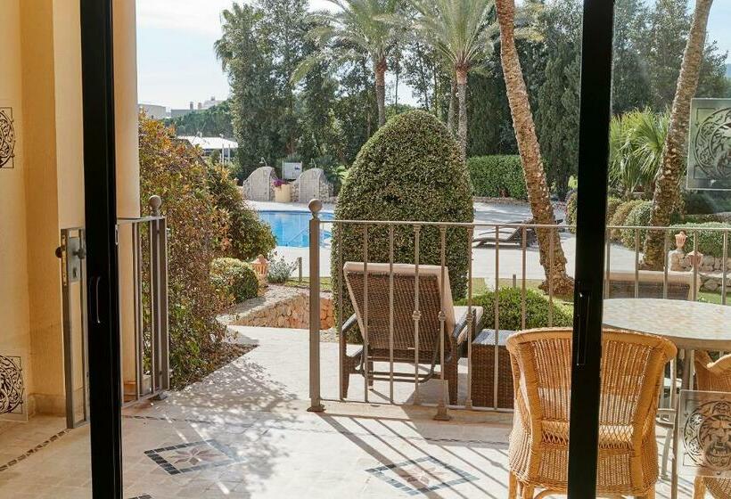 اتاق لوکس با چشم‌انداز استخر, Steigenberger Hotel And Resort Camp De Mar