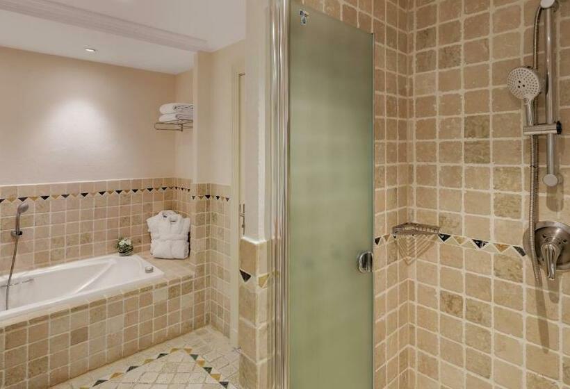 اتاق لوکس با چشم‌انداز استخر, Steigenberger Hotel And Resort Camp De Mar