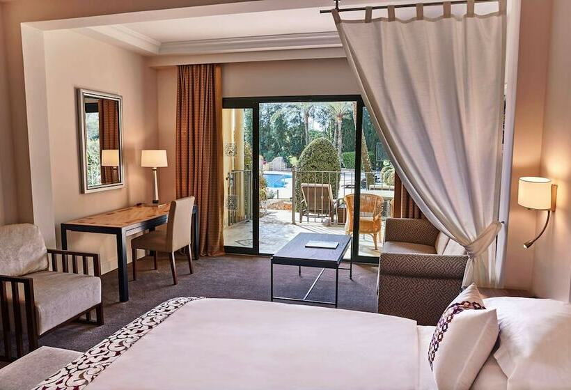 اتاق لوکس با چشم‌انداز استخر, Steigenberger Hotel And Resort Camp De Mar