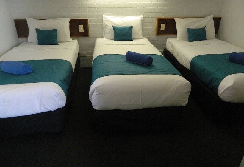 اتاق خانوادگی, Coachman Motel