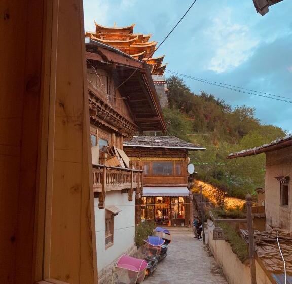 سوییت اجرایی, Shangri La Xiangye Listen To The Rain