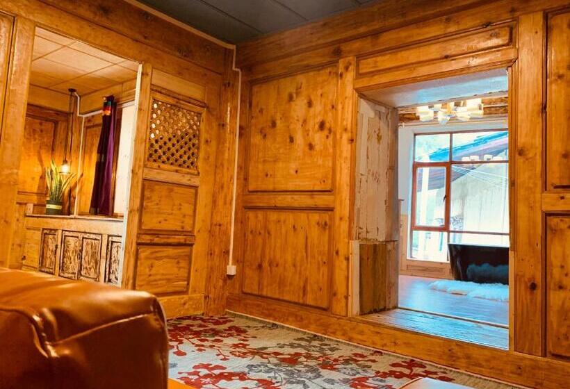 سوئیت با وان آب گرم, Shangri La Xiangye Listen To The Rain