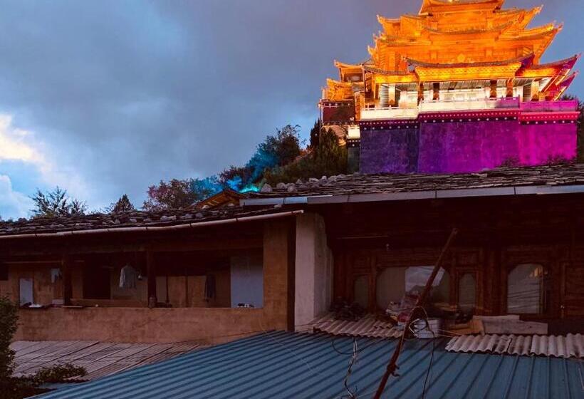 سوئیت با وان آب گرم, Shangri La Xiangye Listen To The Rain