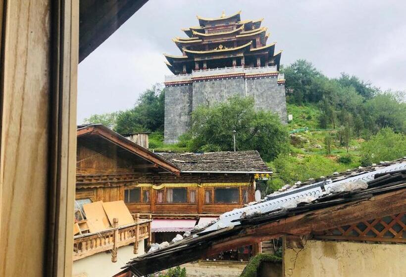 سوئیت با وان آب گرم, Shangri La Xiangye Listen To The Rain