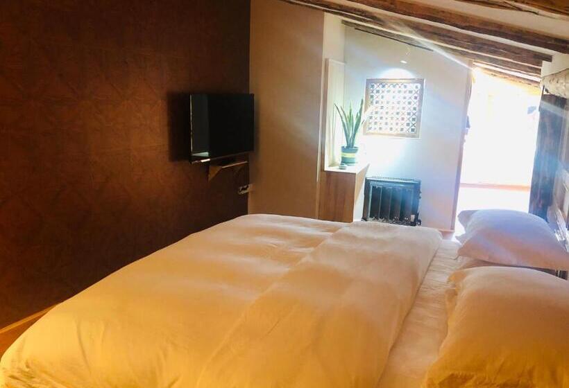 اتاق استاندارد, Shangri La Xiangye Listen To The Rain